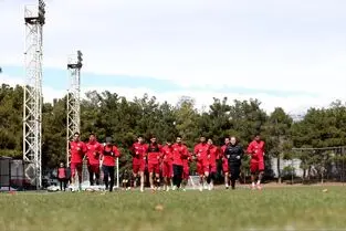 پرسپولیس در آستانه دیدار حساس: چالش ویروسی و حضور محدود هواداران