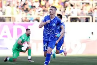 گل اول استقلال به فجرسپاسی