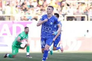 گل اول استقلال به فجرسپاسی