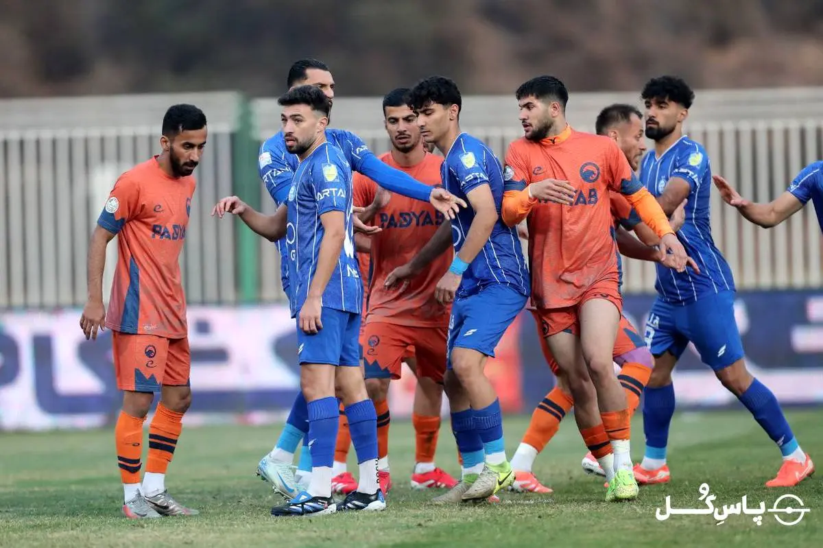 پیروزی سخت استقلال در تختی؛ زمین افتضاح و جنجال‌های پادیاب بازی را به حاشیه برد