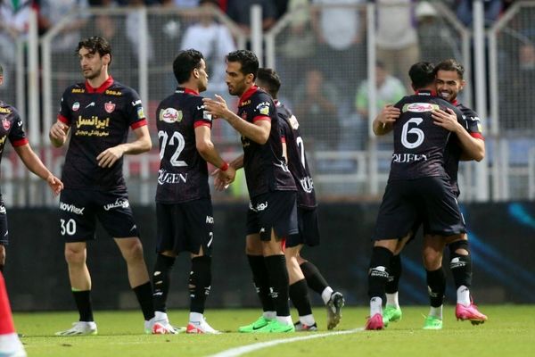 فرار پرسپولیس ده نفره از قائم شهر با دبل اورونوف