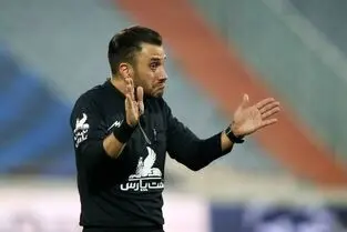 اشتباهات فاحش در فوتبال ایران با VAR هم ادامه دارد: گل سوم استقلال رد شد!