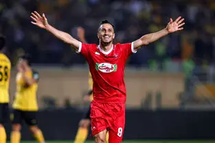 گل اول پرسپولیس به سپاهان توسط علی علیپور