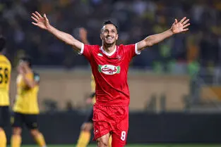 گل اول پرسپولیس به سپاهان توسط علی علیپور