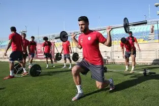 سپاهان، تراکتور یا تمدید؛ آخرین تصمیم مدافع ملی‌پوش پرسپولیس مشخص شد