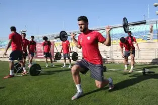 سپاهان، تراکتور یا تمدید؛ آخرین تصمیم مدافع ملی‌پوش پرسپولیس مشخص شد