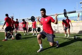 سپاهان، تراکتور یا تمدید؛ آخرین تصمیم مدافع ملی‌پوش پرسپولیس مشخص شد