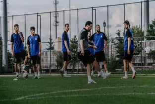 معضل خوشایند نکونام؛ انتخاب سخت میان ستارگان خارجی