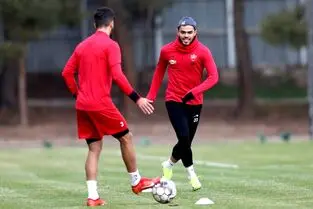 اوستون اورونوف در پایان فصل از پرسپولیس جدا نمی‌شود!