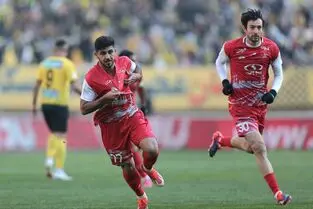 کارت قرمز مستقیم به محمد خدابنده‌لو به دلیل خطای خشن و بچگانه