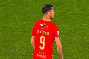 استقلال یا پرسپولیس؛ هر کدام پول پیش بیشتری بدهد، علیپور امضا می‌کند!