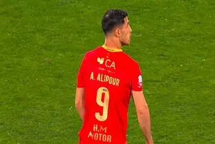 استقلال یا پرسپولیس؛ هر کدام پول پیش بیشتری بدهد، علیپور امضا می‌کند!