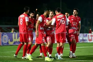 پرسپولیس با شکست شمس آذر به صدر رسید
