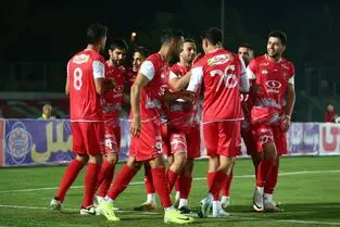 پرسپولیس با شکست شمس آذر به صدر رسید