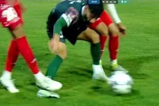 ویدیو: تصمیم عجیب داور و اتاق VAR در عدم اخراج ایوب العملود