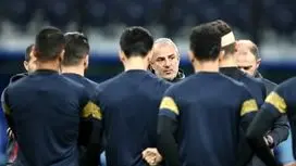 سرمربی پرسپولیس از ایران رفت