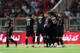 اعتراض رسمی پرسپولیس به قضاوت داور دیدار با تراکتور؛ شکایت از وحید کاظمی