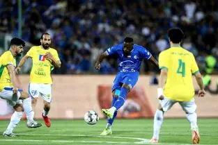 مهاجم جنجالی استقلال پس از حواشی فراوان از جمع آبی‌ها جدا می‌شود
