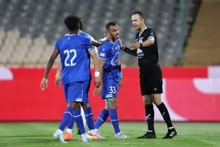 واکنش علیرضا فغانی به پنالتی‌های دیدارهای استقلال و پرسپولیس