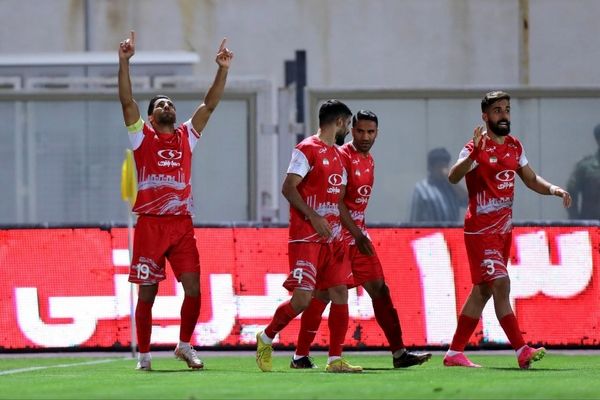 گل اول پرسپولیس به گل‌گهر توسط وحید امیری