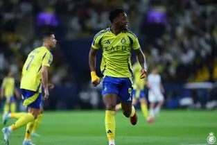 گل اول النصر به استقلال با اشتباه فاحش حسین حسینی