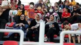 برگزاری دیدار پرسپولیس - نساجی با حضور یک تماشاگر زن